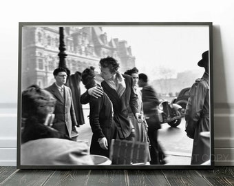 The Kiss by the Hotel de Ville | Vintage Paris 1950 | Wall Decor | Premium Quality Print