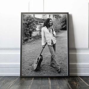 Impression Bob Marley | Bob Marley avec sa guitare à Hope Road 1976 | millésime | Impression de qualité supérieure
