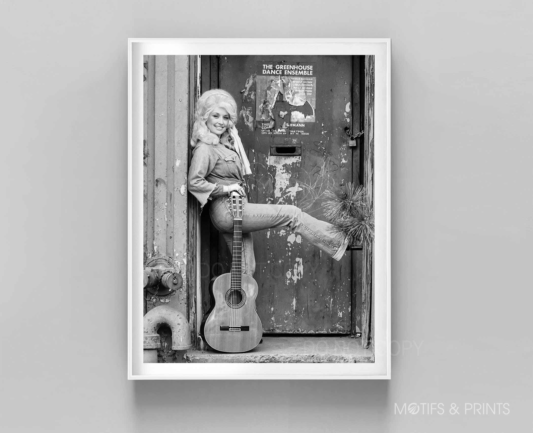 dolly-parton-print-country-singer-poses-for-a-portrait-1976-new
