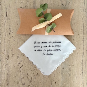 Fazzoletto ricamato personalizzato. Fazzoletto per matrimoni, comunioni, battesimi. Regalo per la mamma, sciarpa per donna, sciarpa per signora, regalo per la madrina.