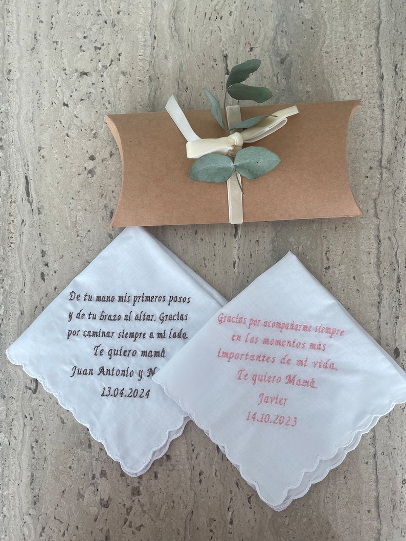 Pañuelo bordado personalizado. Pañuelo para boda, comunión, bautizo. Regalo madre, pañuelo mujer, pañuelo señora, regalo madrina. imagen 2