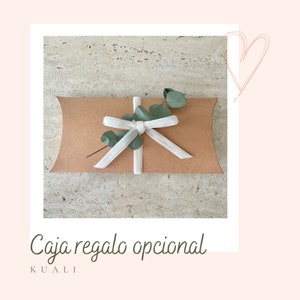 Pañuelo bordado personalizado. Pañuelo para boda, comunión, bautizo. Regalo madre, pañuelo mujer, pañuelo señora, regalo madrina. imagen 8