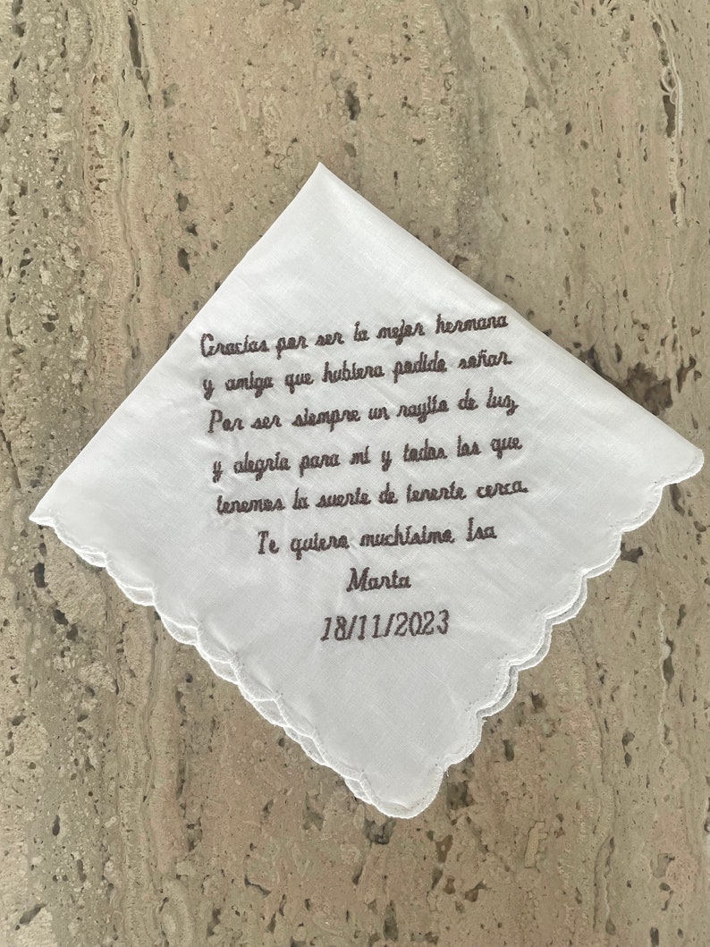 Pañuelo bordado personalizado. Pañuelo para boda, comunión, bautizo. Regalo madre, pañuelo mujer, pañuelo señora, regalo madrina. imagen 7