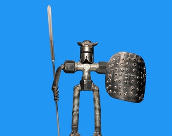 Ręcznie robiona miniaturowa rzeźba wojownika strażnika, statua z metalu, wystrój domu, z włócznią i tarczą