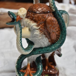 Czajniczek Minton Vulture & Python – edycja limitowana 31/1000 – Fine Bone China – kolekcjonerska kolekcja dzikiej przyrody