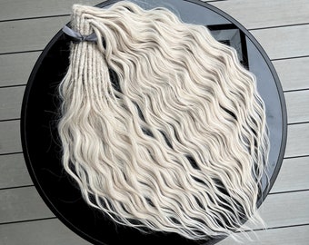 Blond curly dreads for dreadlock extensions, White crochet synthetic hair, DE winding boho curls with curved long Bohemian locks in blonde