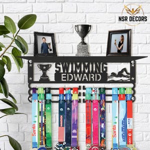 Decoración de pared con premios personalizados para el equipo de natación, letrero de metal para mostrar el nombre, regalo deportivo, estante para premios personalizado, soporte para medallas, gancho para medallas