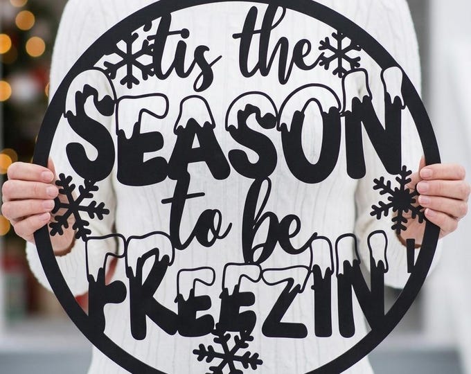 Tis the Season to Be Freezin Metal Sign, Round Black Christmas Wall Decor, Snowflake Winter Holiday Door Hanger, Festive Home Decor