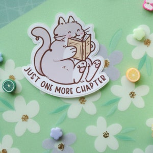 Autocollant chat booklover, waterproof sticker, Just one more chapter, cadeau pour amoureux des chats et de la lecture