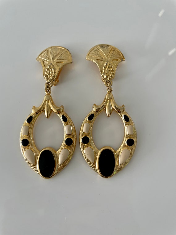 Vintage gold dangling clip on earrings - image 3