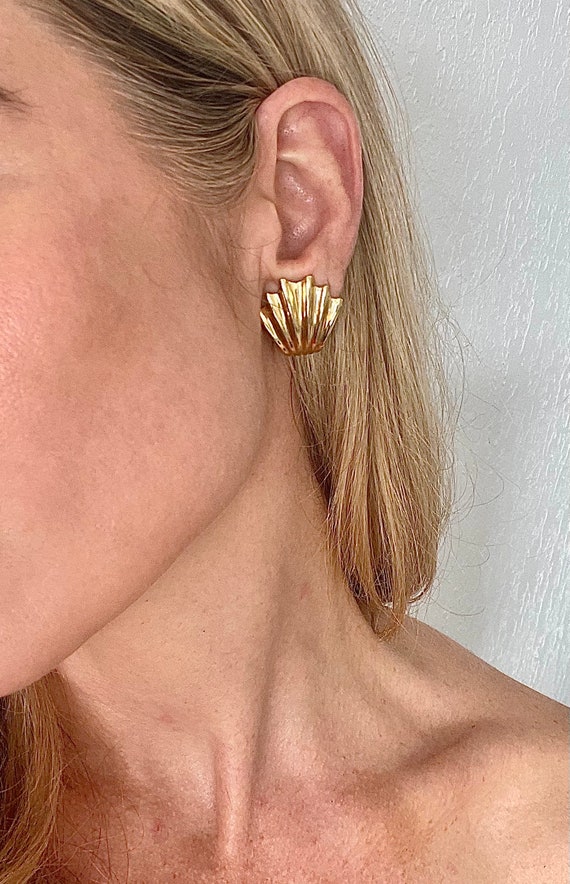 Vintage gold fan clip on earrings - image 3