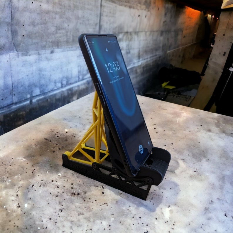 Racing Seat Charge Stand Phone Holder, Recaro Themed Motorsport Desk
