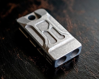 Titanium fluitketting, luid noodfluitje voor de veiligheid