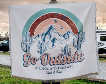 Outdoorsy Camping Tapestry Blanket: Vintage Style Throw, Travel Rug