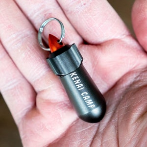Pastillero personalizado EDC, llavero con colgante personalizable, caja para pastillas de rapé, contenedor de almacenamiento impermeable para medicinas de emergencia
