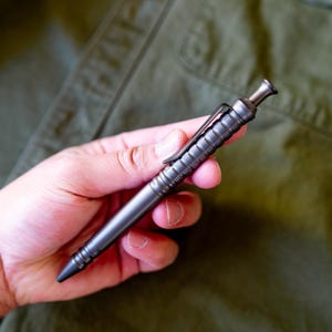 Gepersonaliseerde titanium balpen Aanpasbare tactische EDC-pers G2-balpen Veldpen Vervangbare navulpen Metalen medium pen buiten