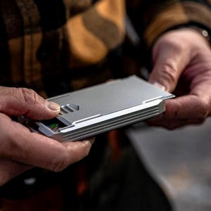 EDC-metallfodral: Kreditkort, mynt och nyckelhållare