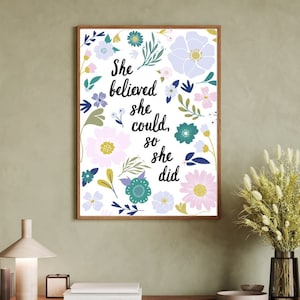 Ella creyó que podía, así que imprimió, arte de pared feminista floral, decoración de dormitorio, póster de empoderamiento de niñas y mujeres fuertes con flores de color rosa púrpura.