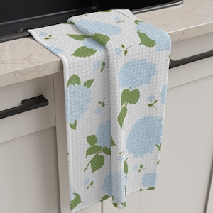 Blue Hydrangea Tea Towel, Light Blue Hydrangea Kitchen Towel, Coastal Hydrangea Dishcloth, Grand millennial tea towel, gifts for mom