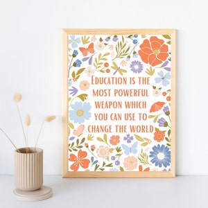 La educación es el arma más poderosa que se utiliza para cambiar el mundo. Impresión, arte de pared para el aula, póster con flores y citas sobre el aprendizaje, decoración para el regreso a la escuela.