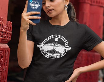 Camiseta Flat Earth Society: Camiseta gráfica retrô com teoria da conspiração