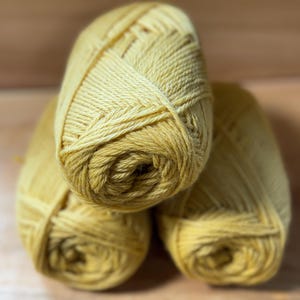 Aran Weight Yarn. 80 Shetland 20 BFL. 100g. 191yards. Sunhollow