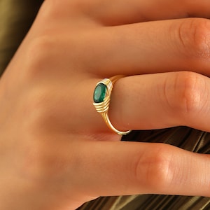 14K Solid Gold Majestic Emerald Ring, Emerald Dome Gold Ring, Dainty Emerald Statement Ring, Emerald Gemstone Ring, Green Bubble Ring Woman