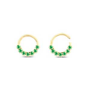 Dainty 7 Round Emerald Cartilage Clicker Earring, 14K Solid Gold Hoop Piercing, Gemstone Minimal Huggies, Emerald Cartilage Piercing