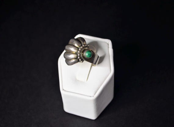 Unique Shell Design Malachite Size 5.5 Native Ame… - image 2