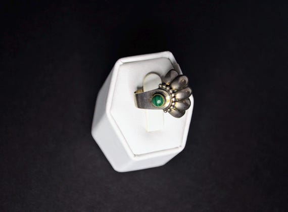 Unique Shell Design Malachite Size 5.5 Native Ame… - image 3