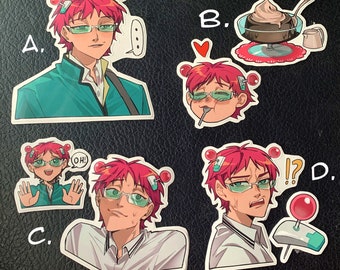 Puede incluir: Un conjunto de pegatinas de estilo anime que presentan a un personaje con cabello rosado, gafas verdes y un uniforme verde. Las pegatinas muestran varias expresiones y poses, incluyendo un postre y bocadillos.