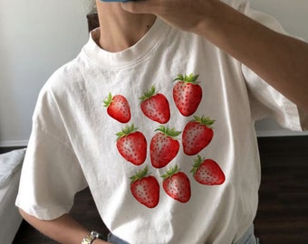 Strawberry Shirt Vintage Shirt For Women Strawberries T-Shirt Aesthetic Fruit Shirt Shirt Strawberry Tee Crewneck Tee For Women Trendy Shirt