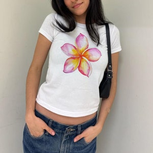 Tropical Flower Baby Tee Graphic Tee Streetwear Baby Tee Y2k Vintage Graphic Baby Tee Women 90s Fashion Coconut Girl Aesthetic Baby Tee Cute