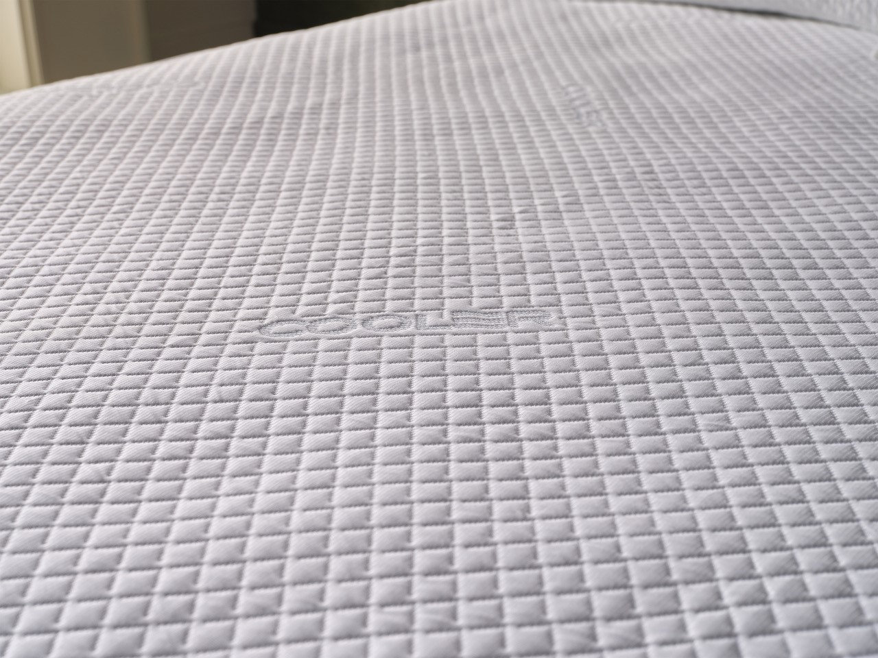 Cooling Mattress Protector Queen for Hot Sleepers, Waterproof Vinyl