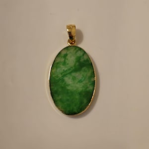 Rare find: Vintage Jade Jadeite Imperial Green, Genuine Oval Pendant, 18k Solid Yellow Gold