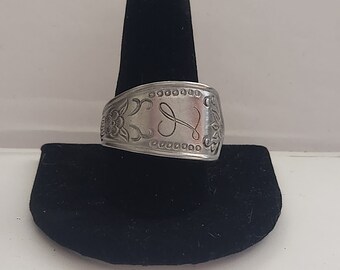 Anillo de cuchara en forma de L