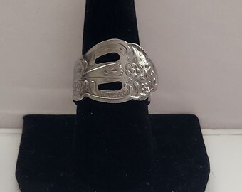 Anillo de plata con agujero abierto