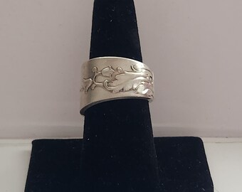 Anillo de diseño sencillo