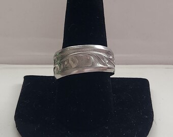 Anillo con detalle de vid