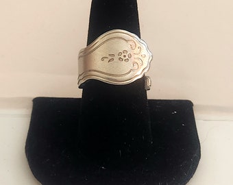 Simple detailed flower spoon ring