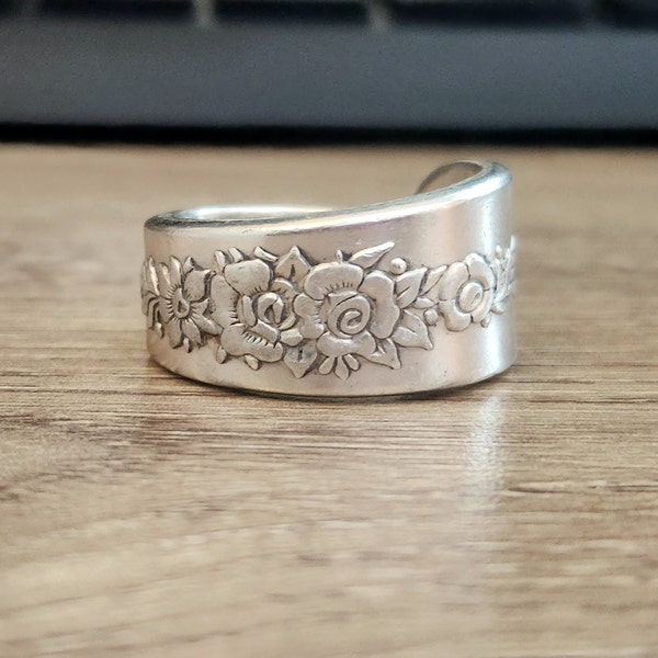 1941 Gardenia Spoon Ring