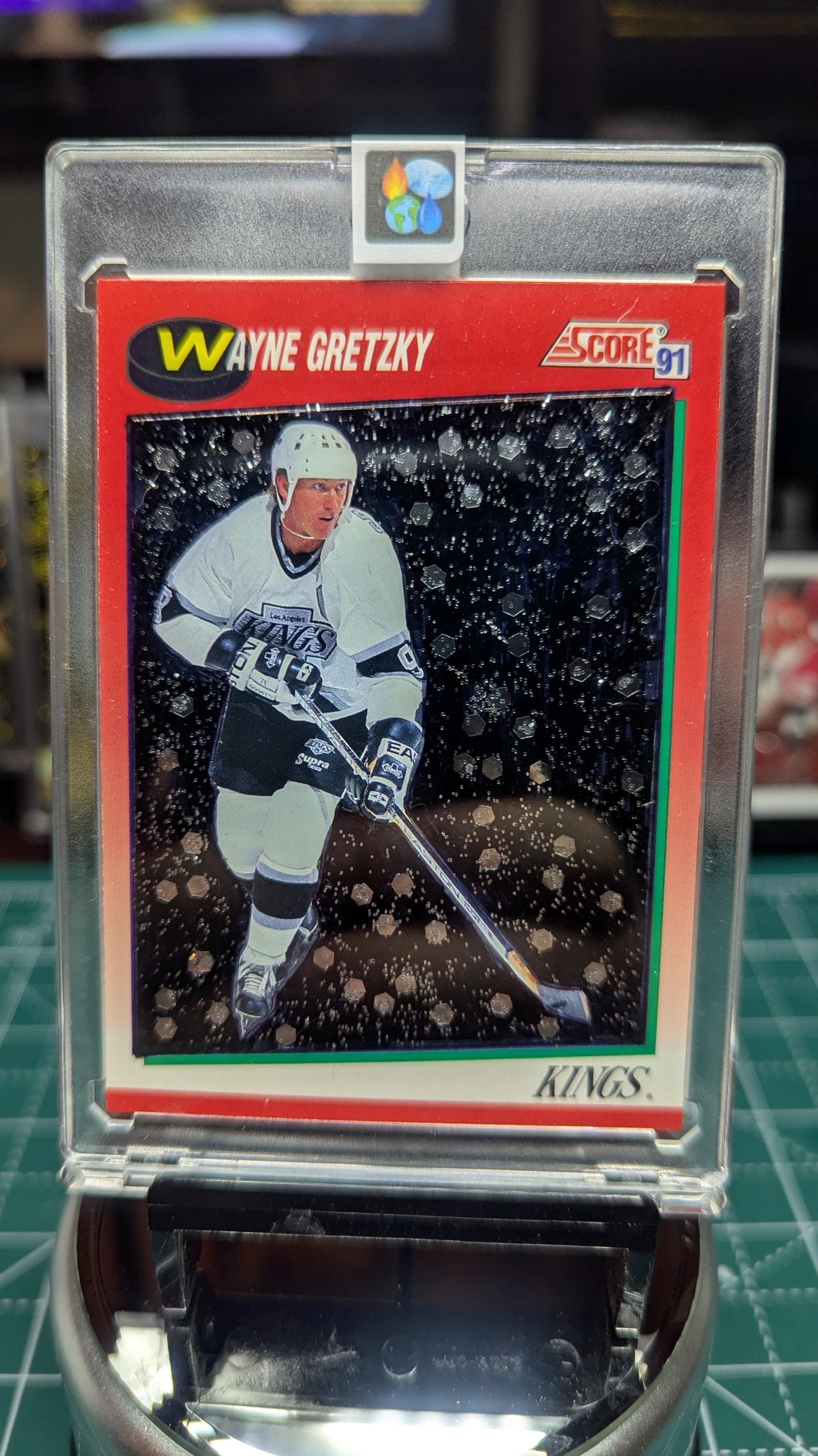 エドモントン・オイラーズ1979年のペナント （グレツキー選手ルーキーサイン） Heritage just auctioned off Wayne Gretzky's 1979 NHL debut ticket