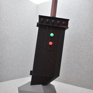 MTG バスターソード コマンダー デッキボックス - マジック ザ ギャザリング デッキボックス - EDH コレクターアイテム - MTG ファンに最適なギフト - FF7 デッキボックス - ファイナル