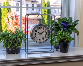 Silver Desk Clock, Table Clock, Classic Small Round Clock with Rectangular Base, Silent Light Desk Clock, for Home Décor