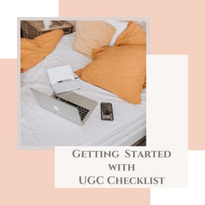 Może przedstawiać: Laptop, smartfon i dwa zeszyty leżą na białym łóżku z pomarańczowymi poduszkami. Tekst "GETTING STARTED WITH UGC CHECKLIST" znajduje się na białym tle.