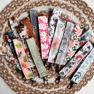 Handmade Fabric Keychain, Floral Keychain, Wristlets, Key Fob, Cute Fabric Keychain for Women, Wrist Lanyard Key Holder, Gift for Her