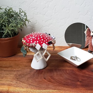 Oorbelhouder met doorboorde paddenstoel/huisdecoratie