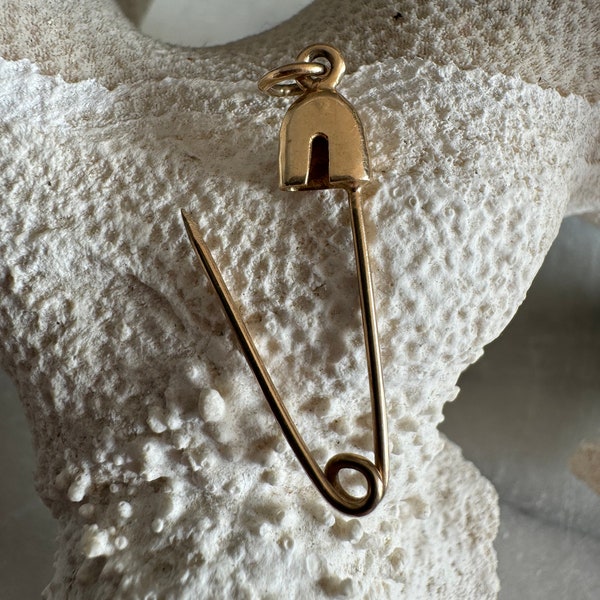 Vintage 14K Yellow Gold Articulated Safety Pin Pendant