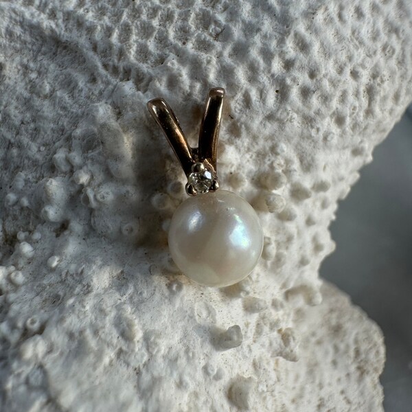 Vintage 14K Yellow Gold Pearl and Natural Diamond Pendant