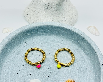 Ring aus Edelstahlperlen goldfarben mit neon Herz als Anhänger - elastisch und gemütlich- Anti Stress  - neonpink oder neongelb NEONHEART